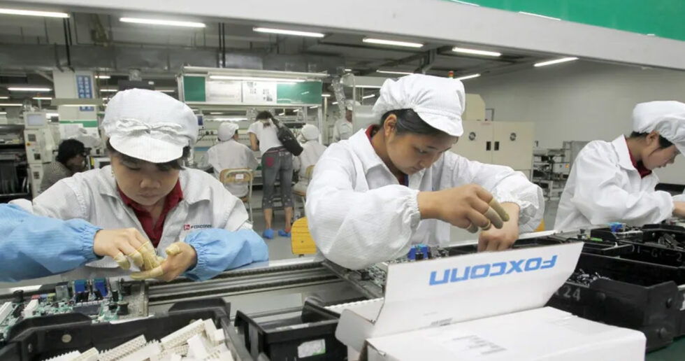 فاکس‌کان تولید آیفون را در چین متوقف کرد