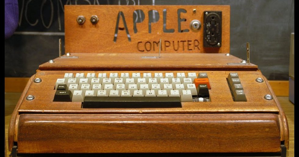 یک نسخه از اولین کامپیوتر تولید شده توسط اپل با قیمت ۵۰ هزار دلار حراج گذاشته شد