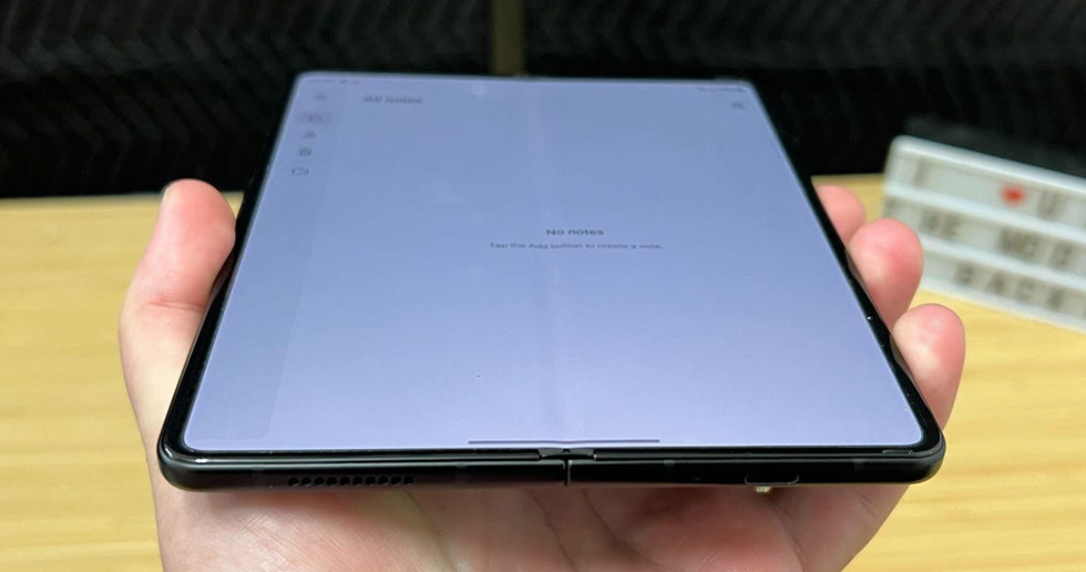 اپل در حال آزمایش شیشه فوقنازک برای صفحه نمایش آیفون تاشو